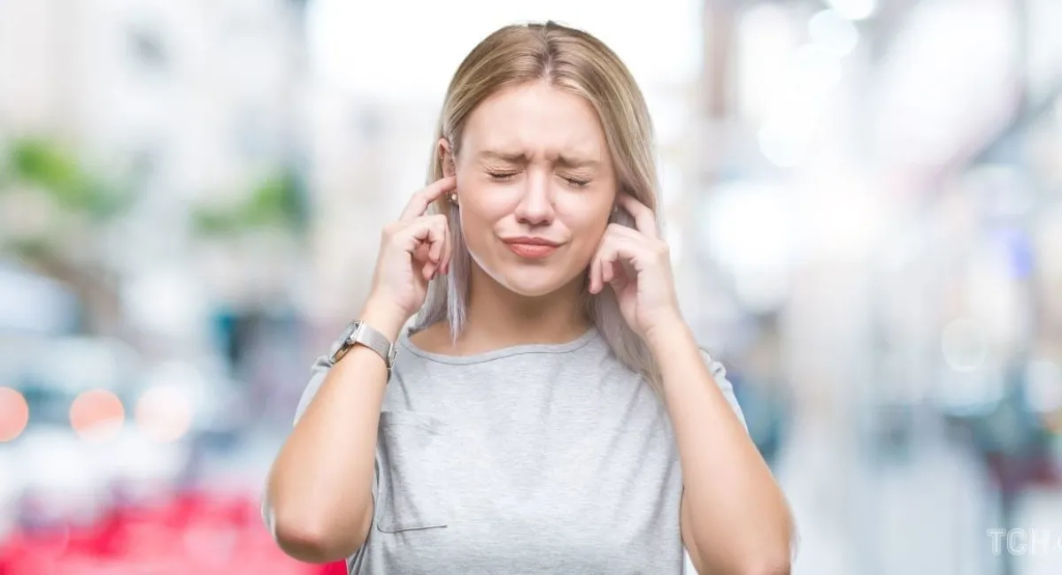 Его слышат только 15% людей: ученые доказали связь между сном и шумом в ушах - today.ua