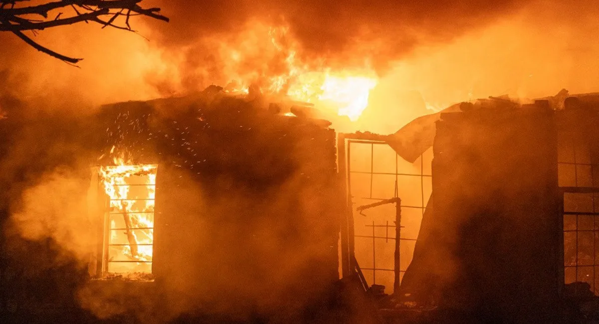 Пекельна ніч у Харкові: РФ масовано вдарила по місту, є загиблі та постраждалі (фото) - today.ua