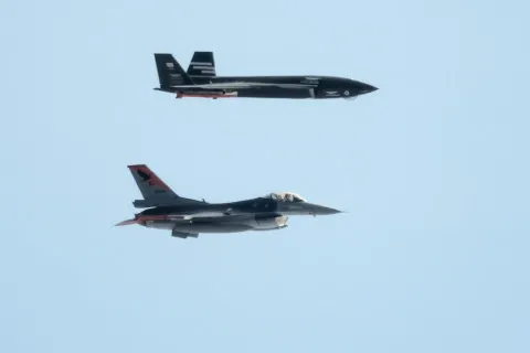 Первый воздушный "бой" дрона с истребителем: уступил ли F-16 беспилотному аппарату