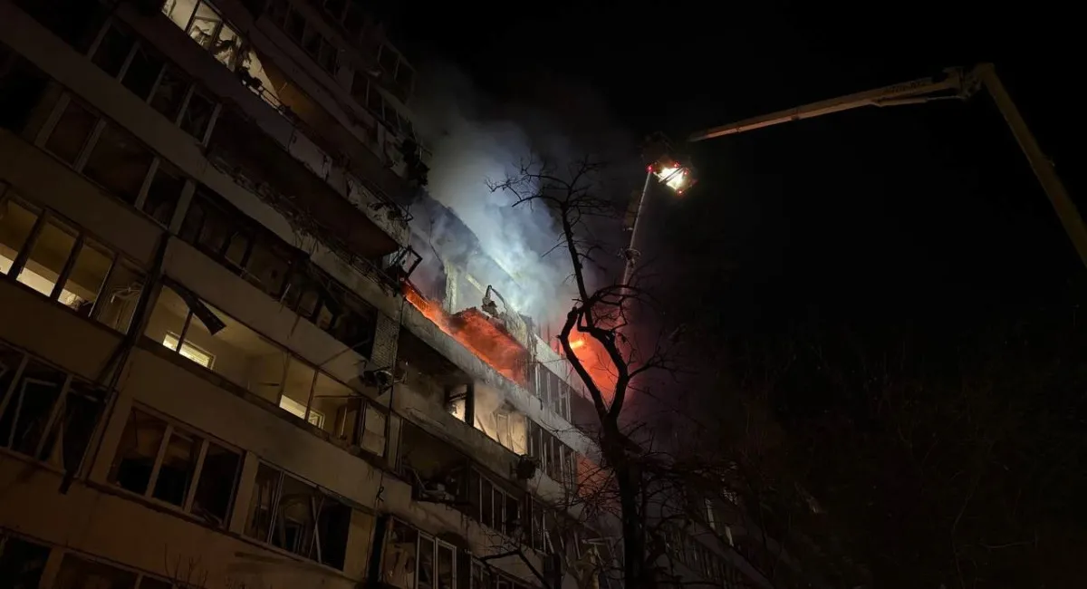 РФ нанесла массированный удар по Киеву: зафиксированы попадания в дома, есть погибшие и раненые (фото) - today.ua