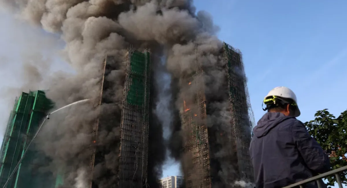 Адский пожар в высотках Гонконга: город в дымовой ловушке, есть погибшие (фото, видео) - today.ua