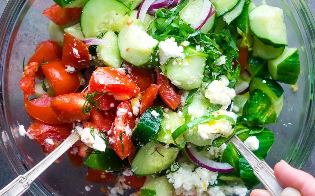 Легкий салат, який хочеться їсти знову і знову: рецепт апетитної закуски Легкий салат, який хочеться їсти знову і знову: рецепт апетитної закуски - today.ua