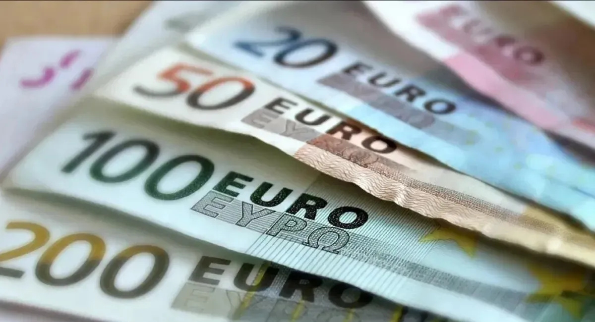 Євро встановив новий історичний рекорд: курс валют від НБУ на 21 січня - today.ua