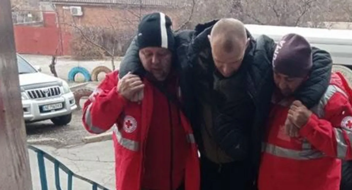 Байдужість лікарів ледь не вбила: паралізованого чоловіка залишили біля метро в Києві - today.ua