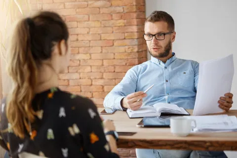 Работа без будущего: почти половина украинцев не имеют возможности строить карьеру