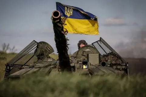 "Россияне продвигаются темпами улитки, а мы их изматываем. Глобальный вопрос только один – кто раньше падет", - военный обозреватель Богдан Мирошников