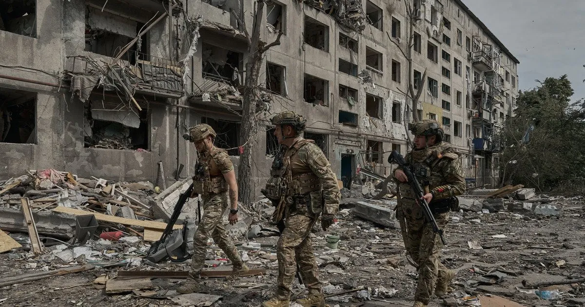 Росіяни просуваються темпами равлика, а ми їх вимотуємо. Глобальне питання тільки одне – хто раніше впаде, - військовий оглядач Богдан Мирошников - today.ua