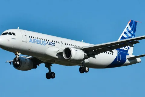 Солнечная вспышка чуть не вызвала авиакатастрофу: Airbus отзывает 6 тысяч самолетов из-за сбоя в системе управления