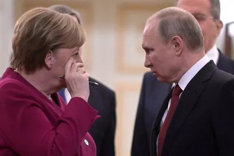 Меркель призналась, какую странную черту подметила у Путина много  лет назад