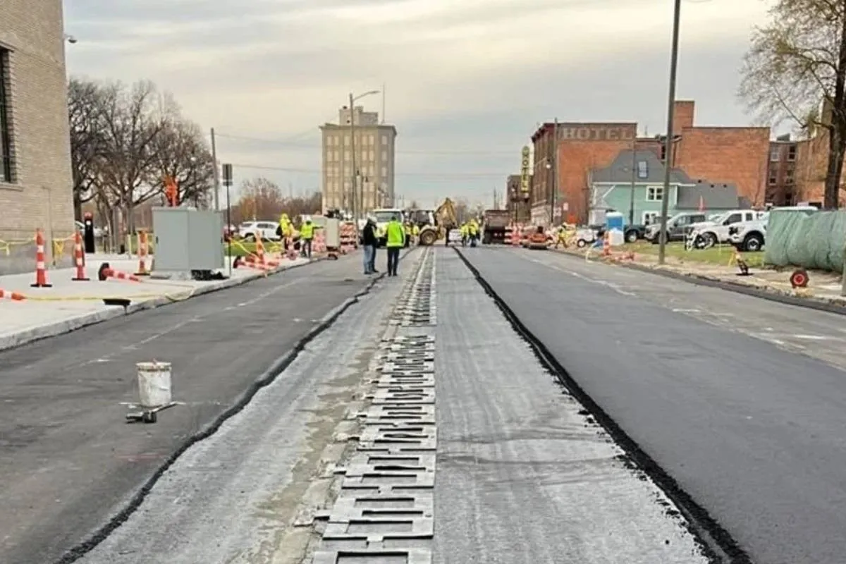 Дорога, которая заряжает авто: в Детройте запустили первую электромагистраль будущего Дорога, которая заряжает авто: в Детройте запустили первую электромагистраль будущего - today.ua