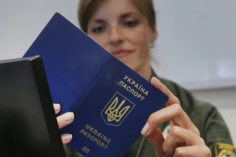 Будуть проблеми на кордоні: кому з українців потрібно терміново оновити паспорт