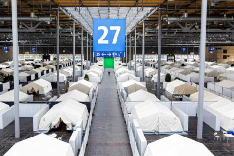 Одна из стран ЕС прекращает работу крупнейшего центра для украинских переселенцев