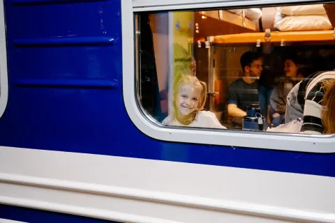 Украинцы смогут бесплатно путешествовать железной дорогой: правительство вводит новые программы поддержки граждан