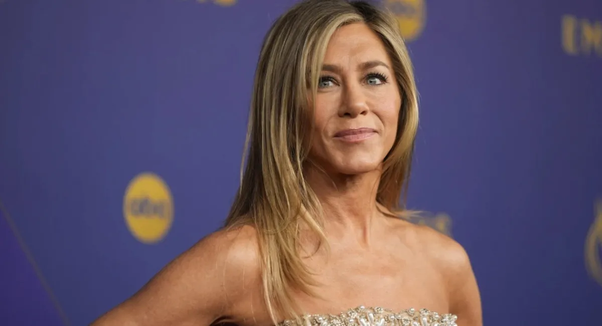 Дженніфер Еністон вперше показала фото з бойфрендом: хто підкорив серце зірки Друзів - today.ua