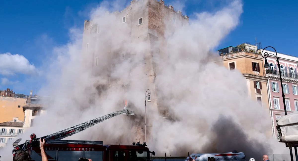 Не в Пізі: у Римі під час реставрації обвалилася 800-річна вежа (Відео) - today.ua