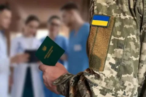 Шизофреники, глухие, с туберкулезом и разрушенными суставами: ТЦК записывают "пригодными" всех, кого поймали