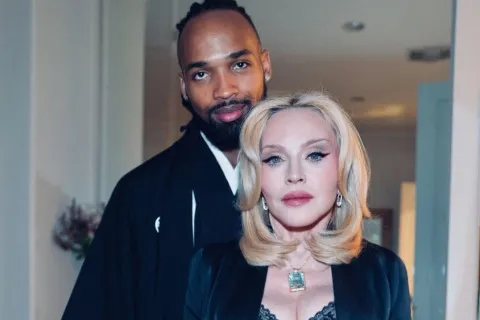 37-летняя разница в возрасте не помеха: Мадонна тайно обручилась с молодым футболистом