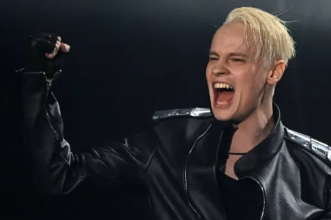 Ніхто з Кремля не приїхав: "путіністи" Shaman і Мізуліна таємно одружилися в Донецьку (відео)