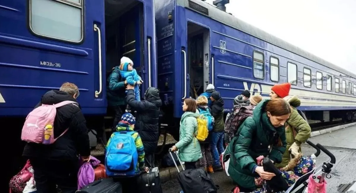 Возле Коростеня с рельсов сошел поезд: в Укрзализныце назвали рейсы, которые задерживаются из-за инцидента - today.ua