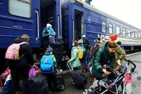 Возле Коростеня с рельсов сошел поезд: в Укрзализныце назвали рейсы, которые задерживаются из-за инцидента