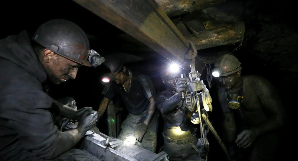 Удар РФ по Дніпропетровщині: понад 2 500 шахтарів застрягли під землею через знеструмлення  - today.ua