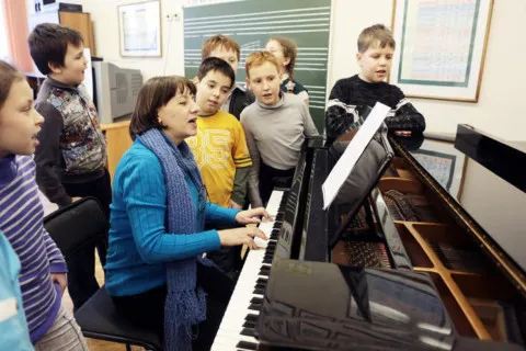 Скандальний інцидент у фінській школі: дитину з України змусили співати російську "Калинку"