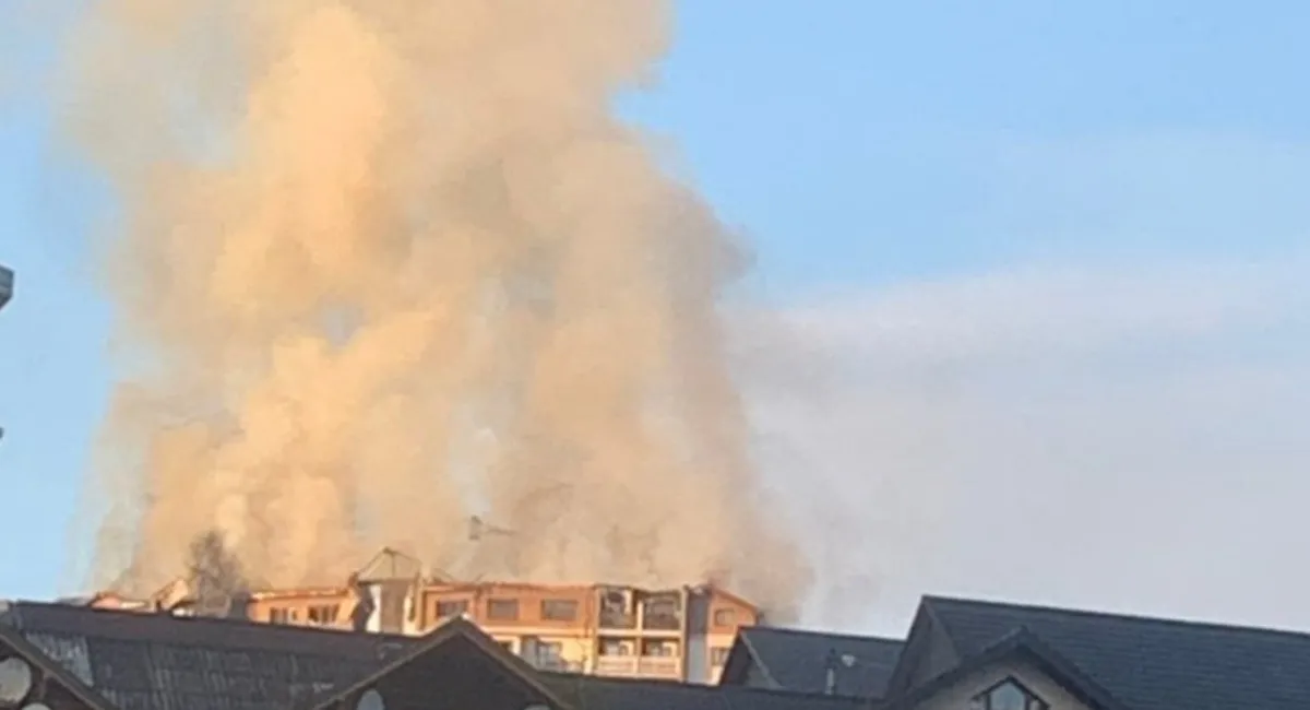 Пожар уничтожил крышу и мечты об элитном отдыхе на праздники: в Буковеле горит популярный отель (видео) - today.ua