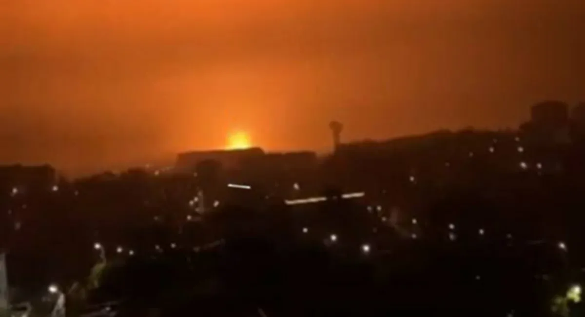 Морские дроны ударили по порту в российском Туапсе: там вспыхнул пожар (видео) - today.ua