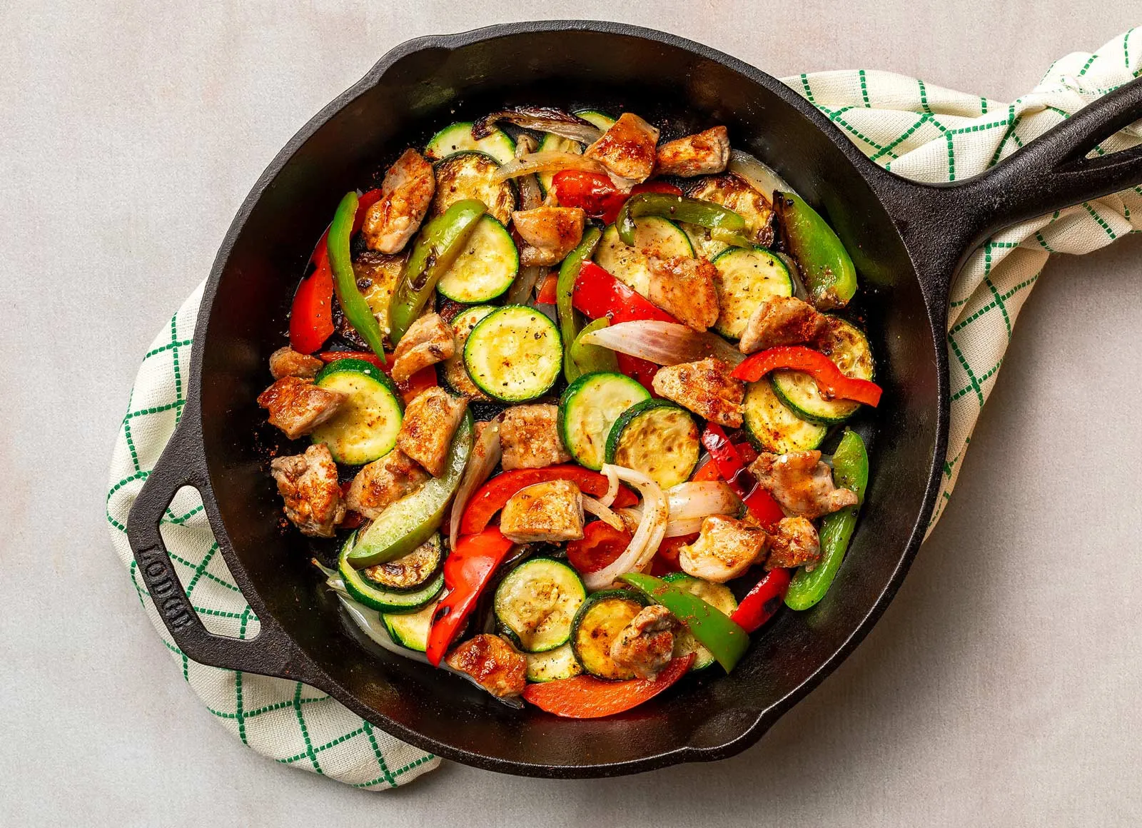 Швидко, просто і смачно: рецепт апетитної вечері з курки нашвидкуруч - today.ua