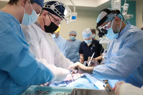 "Дети больше не боятся”: как американские врачи восстанавливают лица пострадавших украинцев