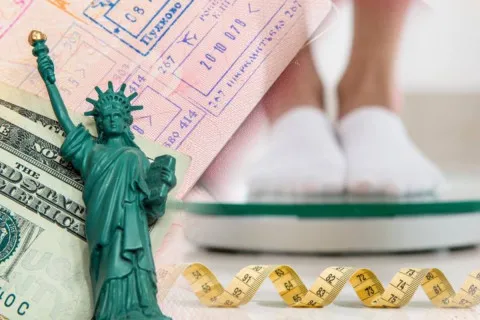 В США будут "взвешивать" мигрантов: почему страна будет запрещать въезд людям с лишним весом