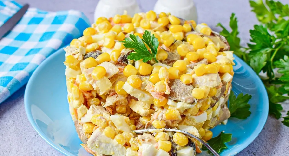 Добавьте один ингредиент в крабовый салат и его вкус станет в два раза лучше: быстрый рецепт - today.ua