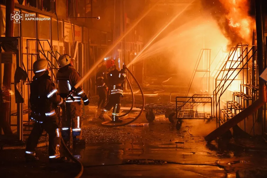 Харьков пылает после ночного удара России: в ГСЧС показали последствия удара ракетами и КАБами по жилым районам (видео) - today.ua