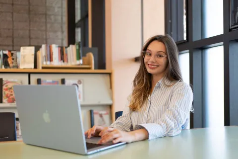 "Людяний" штучний інтелект: як Анна Аптікеєва з Tavus задає стандарти AI-дизайну