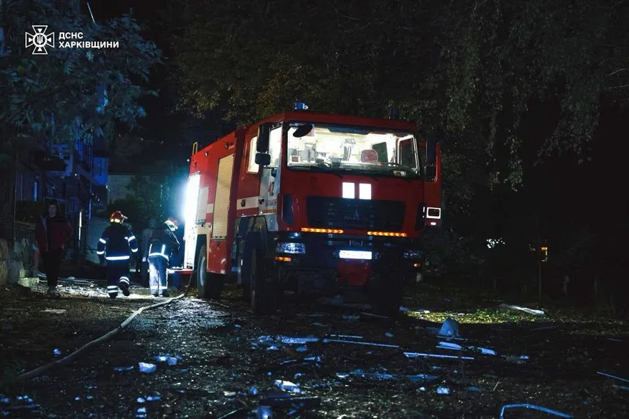 У Балаклії ракета вдарила по житловому кварталу: загинула жінка, є поранені та згорілі авто (фото) - today.ua