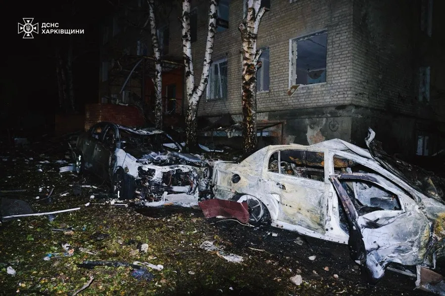 У Балаклії ракета вдарила по житловому кварталу: загинула жінка, є поранені та згорілі авто (фото) - today.ua