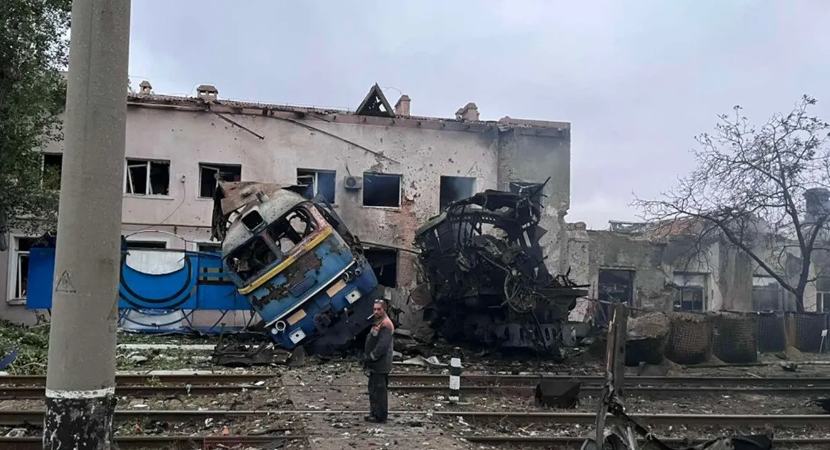 Россияне атаковали депо Укрзализныци в Одессе и обстреляли железную дорогу в Сумской области (фото) - today.ua