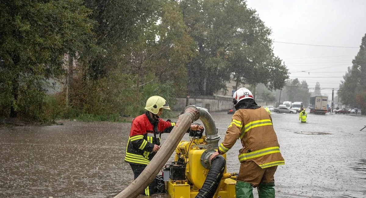 Синоптики бьют тревогу: катастрофические ливни, как в Одессе, угрожают и другим городам - today.ua