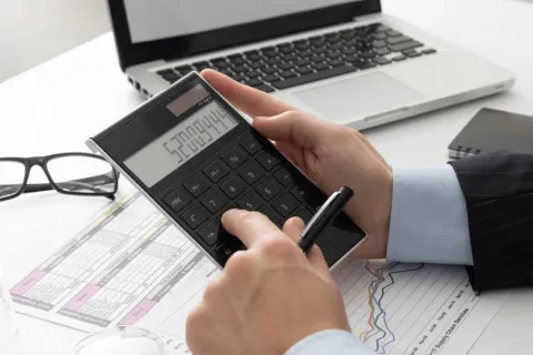 Все знайдуть і заберуть: податкові борги списуватимуть з українців автоматично