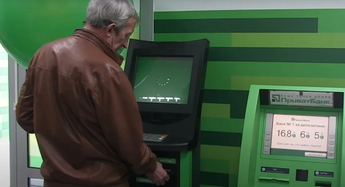 Українців, які є клієнтами ПриватБанку і здійснюють грошові перекази, попередили про нововведення - today.ua