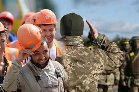 Украинцев, которые погибли или уехали, заменят трудовые мигранты из третьих стран: их ожидают до миллиона