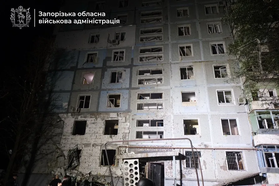 Запорожье после ночной атаки: в ГСЧС показали масштабы разрушений, без света 73 тысячи людей ( фото, видео) - today.ua