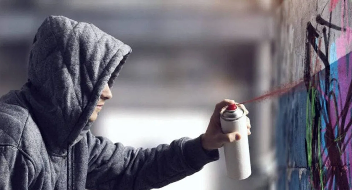 У Римі вандали пошкодили пам'ятник Папі Римському (фото) - today.ua