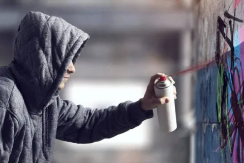 У Римі вандали пошкодили пам'ятник Папі Римському (фото)