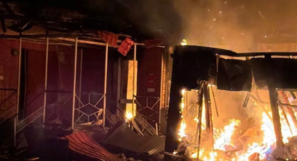 РФ вдарила по Новій пошті на Донеччині: посилки на мільйон гривень згоріли за лічені хвилини - today.ua