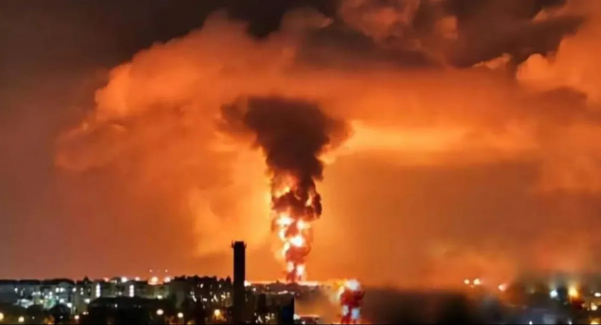 Дроны атаковали крупнейшую нефтебазу в Крыму, вызвав масштабный пожар (фото, видео) - today.ua