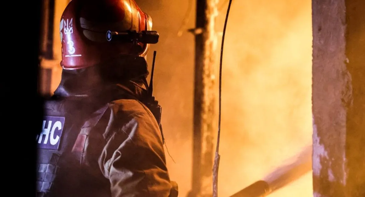 РФ атаковала Чернигов дронами и ракетами: повреждено предприятие и частные дома - today.ua