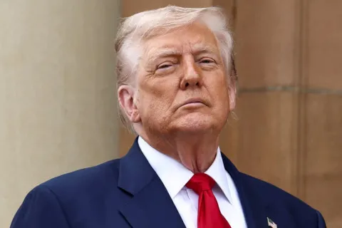 Трамп чекає, поки Україна програє на полі бою: у США пояснили, чому Вашингтон не припинить підтримку Києва