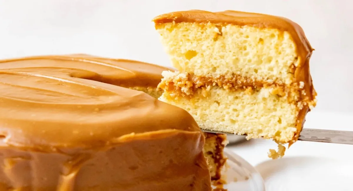 Ніжний медовик по-закарпатськи: як приготувати десерт з медово-карамельним смаком - today.ua