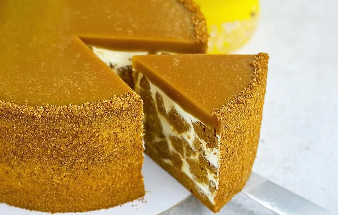 Ніжний медовик по-закарпатськи: як приготувати десерт з медово-карамельним смаком - today.ua